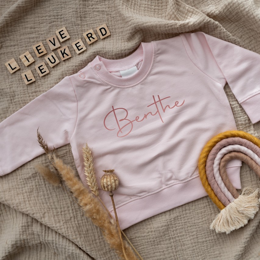 sweater naam bedrukken naam groot gepersonaliseerd