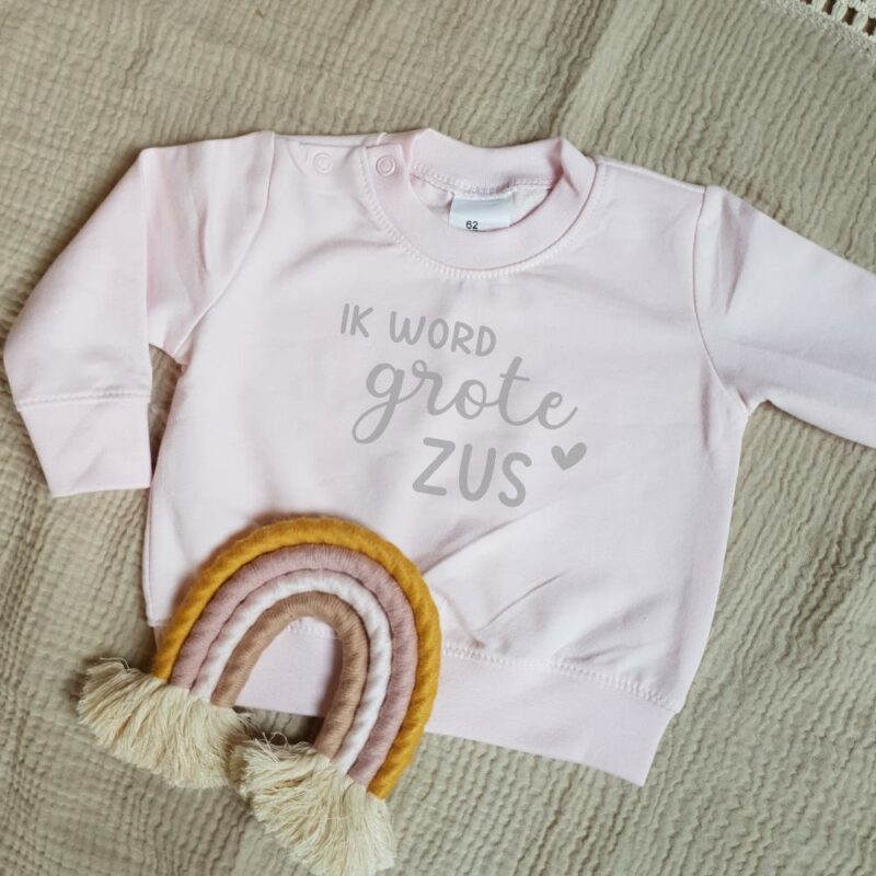 sweater-roze-ik-word-grote-zus-zilver-opdruk