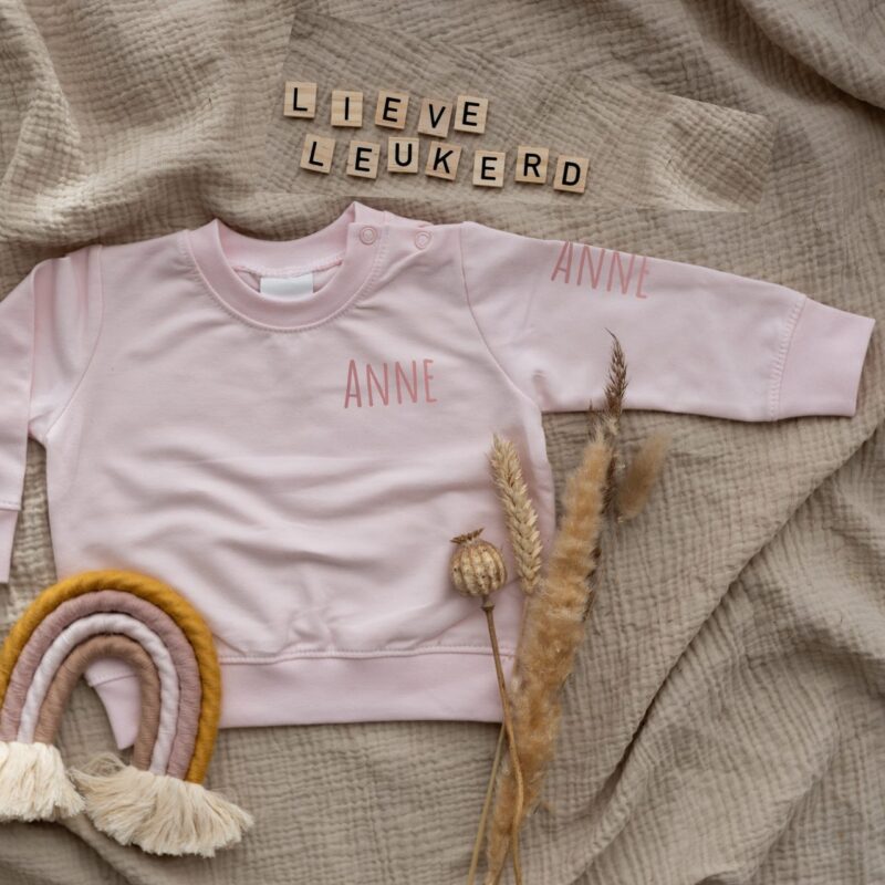 roze trui sweater naam anne mouw borst