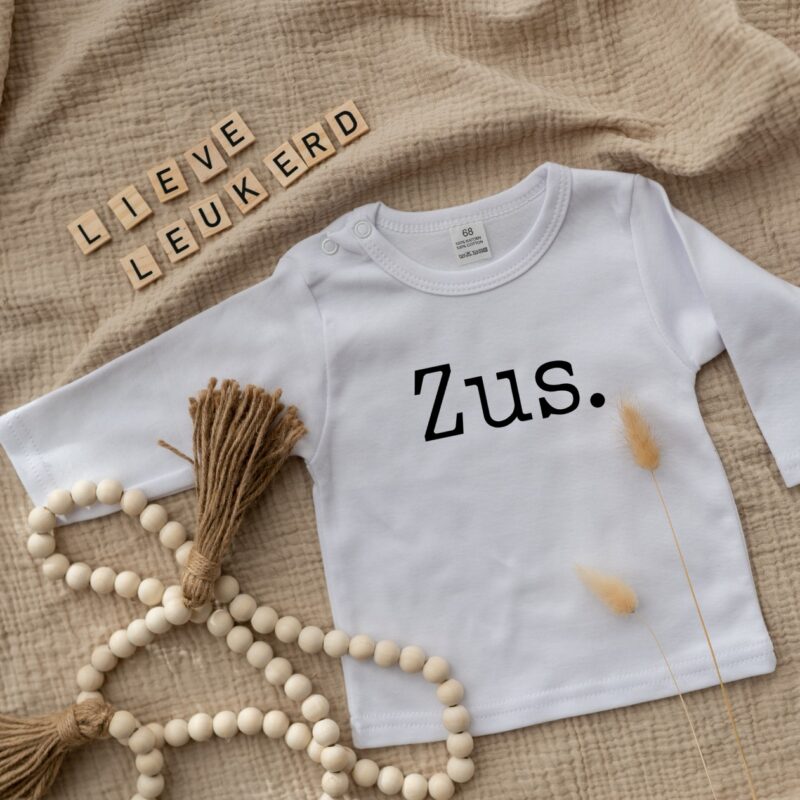 wit tshirt lange mouw tekst zus met punt zwart