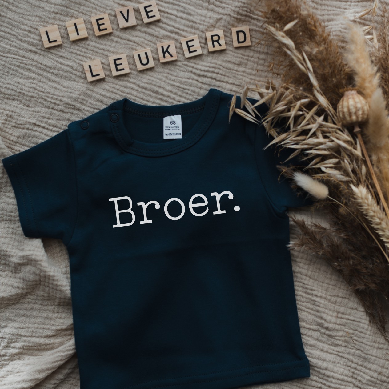 tshirt navyblauw met tekst broer met punt